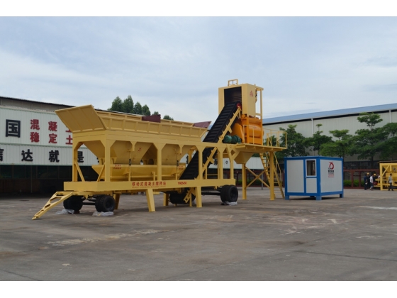 Mobile concrete batching plant